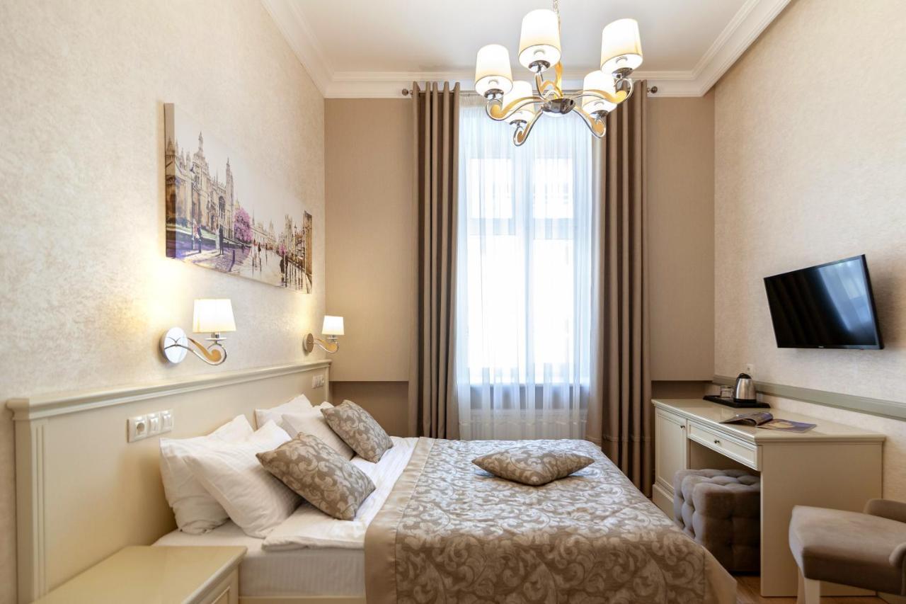 Royal Mini-Apart Hotel On Rynok Square Leopoli Esterno foto