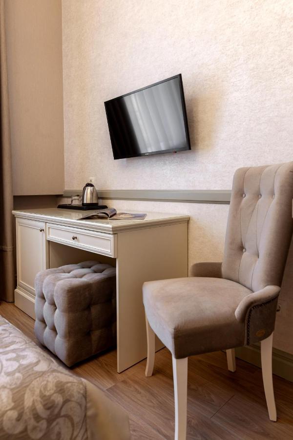 Royal Mini-Apart Hotel On Rynok Square Leopoli Esterno foto