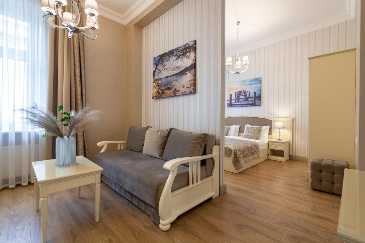 Royal Mini-Apart Hotel On Rynok Square Leopoli Esterno foto