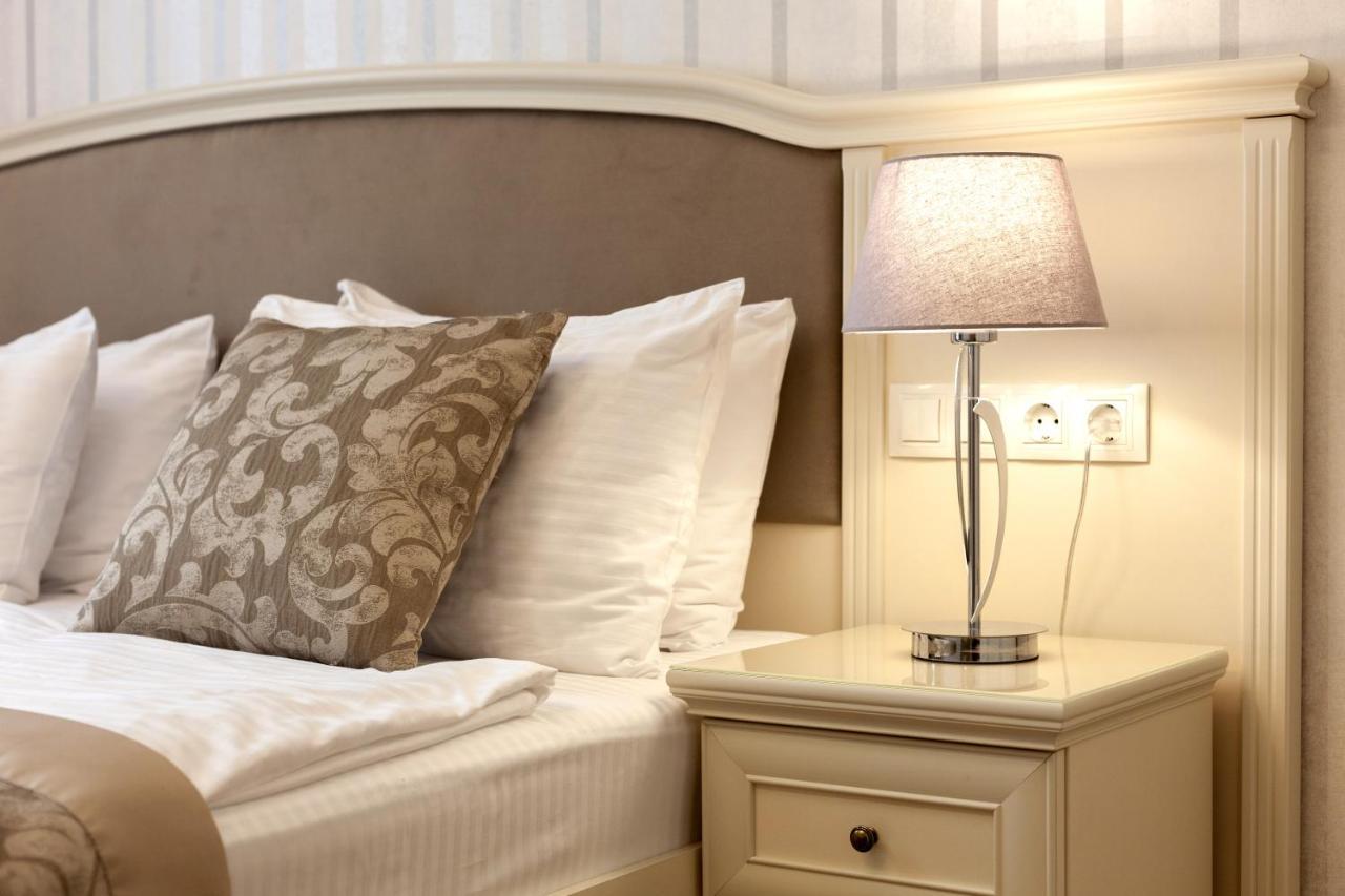 Royal Mini-Apart Hotel On Rynok Square Leopoli Esterno foto