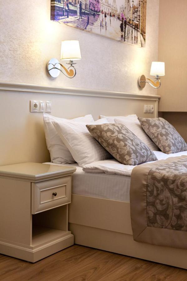Royal Mini-Apart Hotel On Rynok Square Leopoli Esterno foto