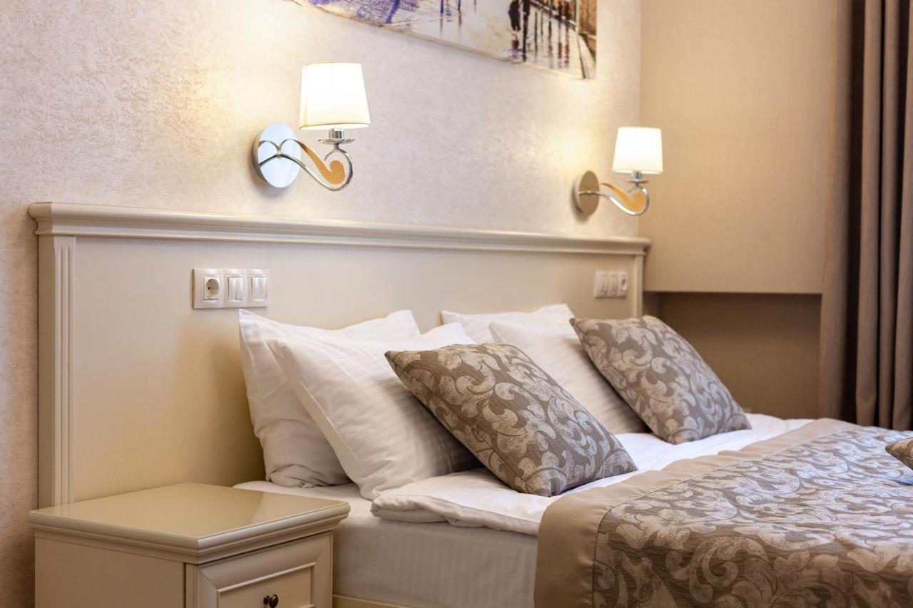 Royal Mini-Apart Hotel On Rynok Square Leopoli Esterno foto