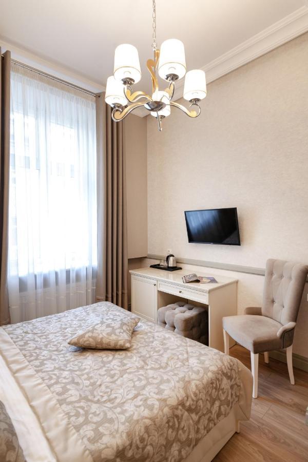 Royal Mini-Apart Hotel On Rynok Square Leopoli Esterno foto